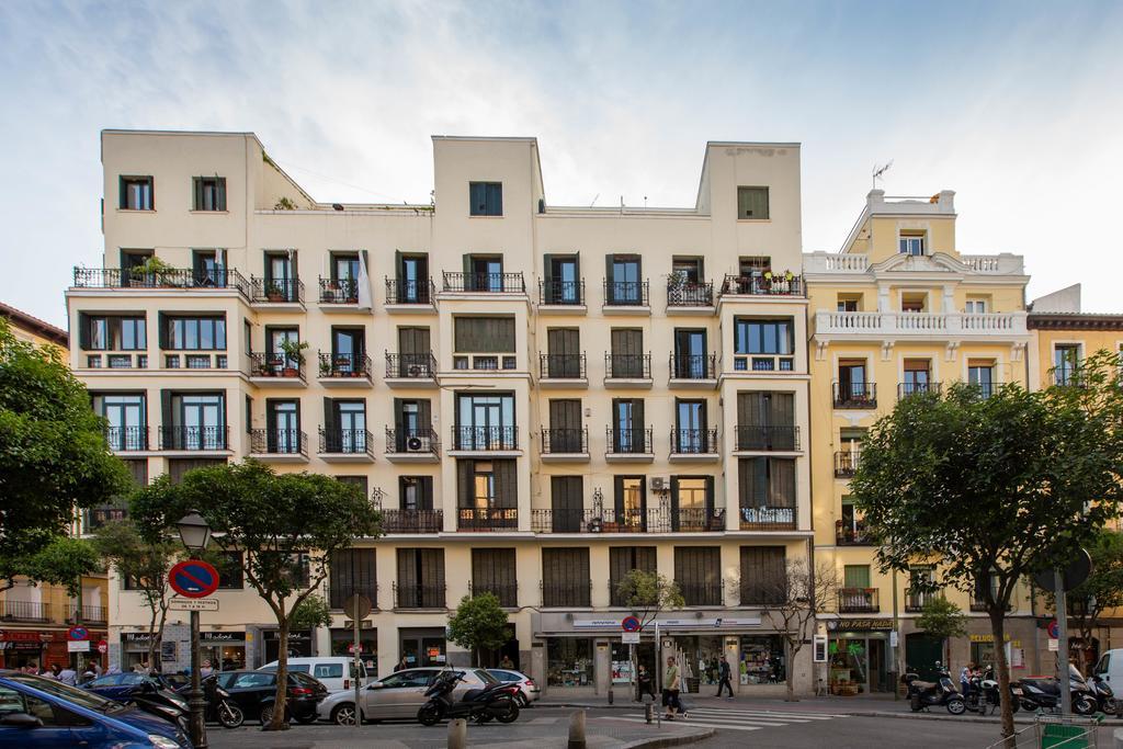 Appartamento Bookinmadrid Com - Cascorro Sq 18 Pax Esterno foto