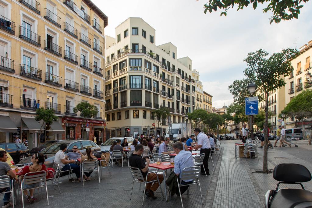 Appartamento Bookinmadrid Com - Cascorro Sq 18 Pax Esterno foto