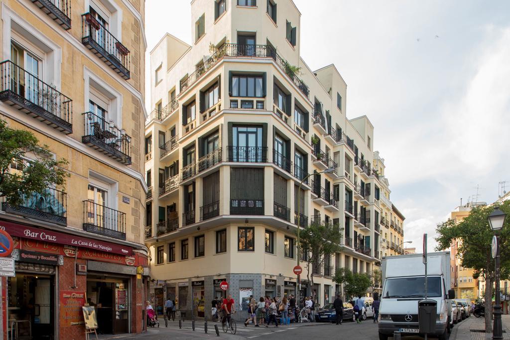 Appartamento Bookinmadrid Com - Cascorro Sq 18 Pax Esterno foto