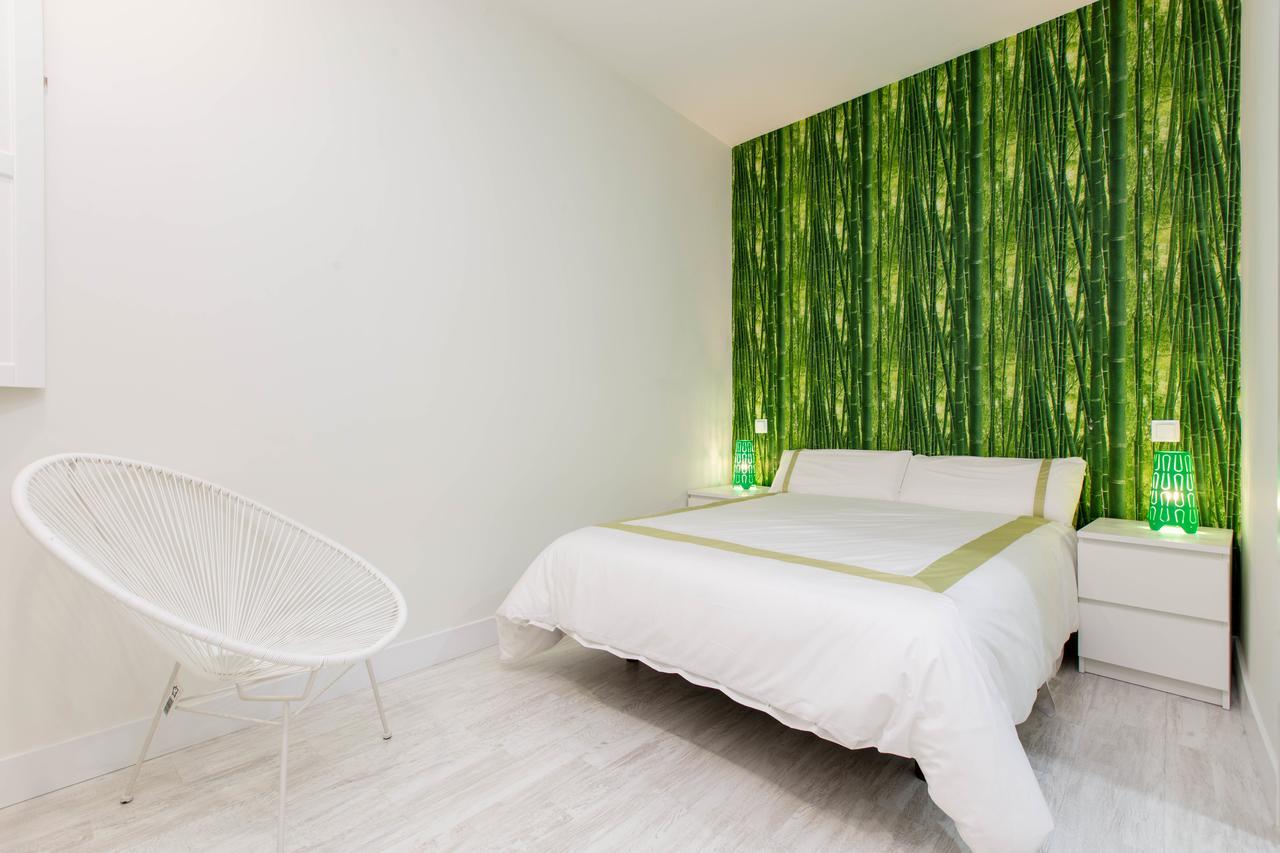 Appartamento Bookinmadrid Com - Cascorro Sq 18 Pax Esterno foto