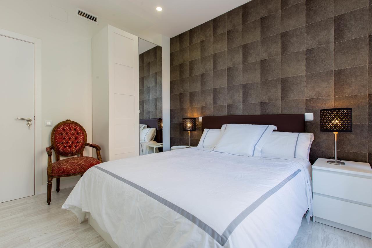 Appartamento Bookinmadrid Com - Cascorro Sq 18 Pax Esterno foto