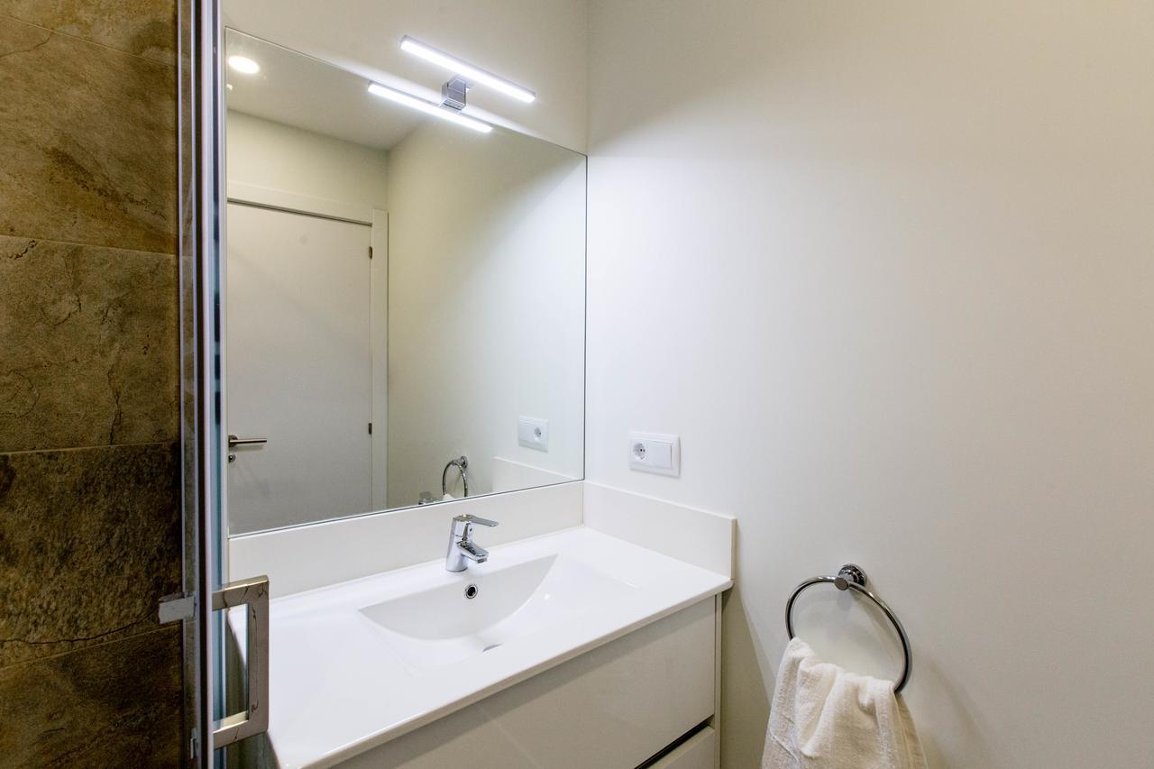Appartamento Bookinmadrid Com - Cascorro Sq 18 Pax Esterno foto