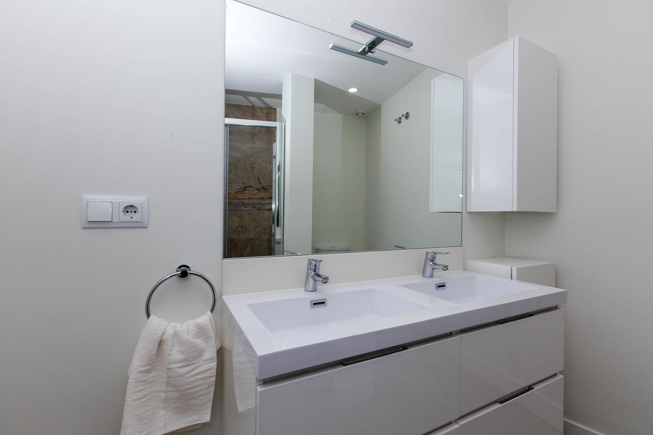 Appartamento Bookinmadrid Com - Cascorro Sq 18 Pax Esterno foto