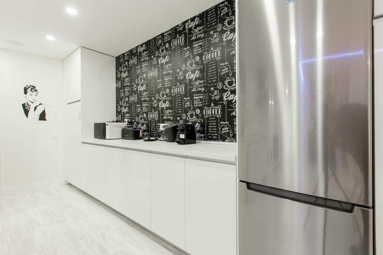 Appartamento Bookinmadrid Com - Cascorro Sq 18 Pax Esterno foto