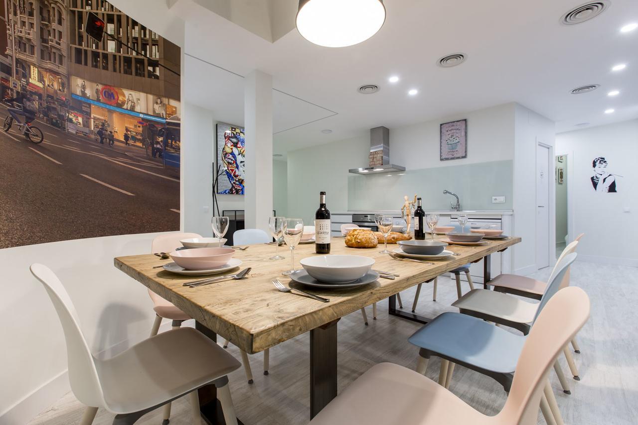 Appartamento Bookinmadrid Com - Cascorro Sq 18 Pax Esterno foto