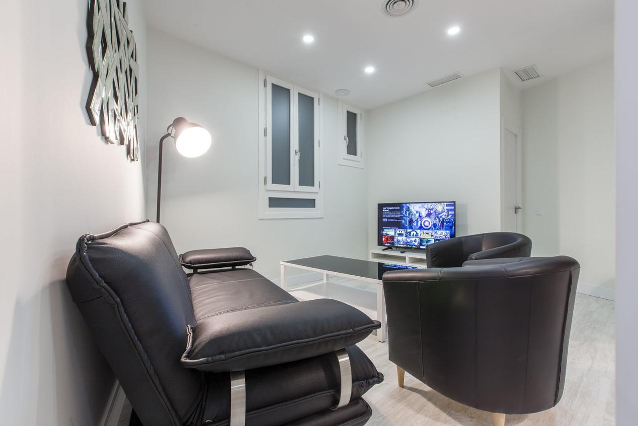 Appartamento Bookinmadrid Com - Cascorro Sq 18 Pax Esterno foto